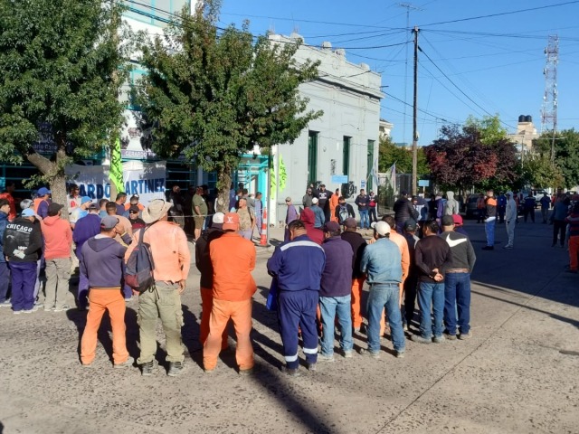 Dura protesta de obreros contra la c�pula de la UOCRA